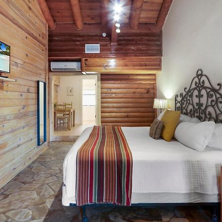 Wimberley Log Cabins Resort And Suites- Unit 3 외부 사진