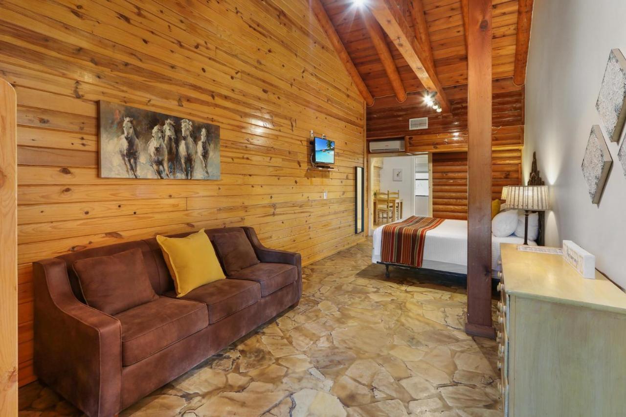 Wimberley Log Cabins Resort And Suites- Unit 3 외부 사진